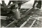 Banarbete efter urspårning av tåg 93, Nordpilen, på sträckan mellan Simeå och Undersvik 1956-03-27.