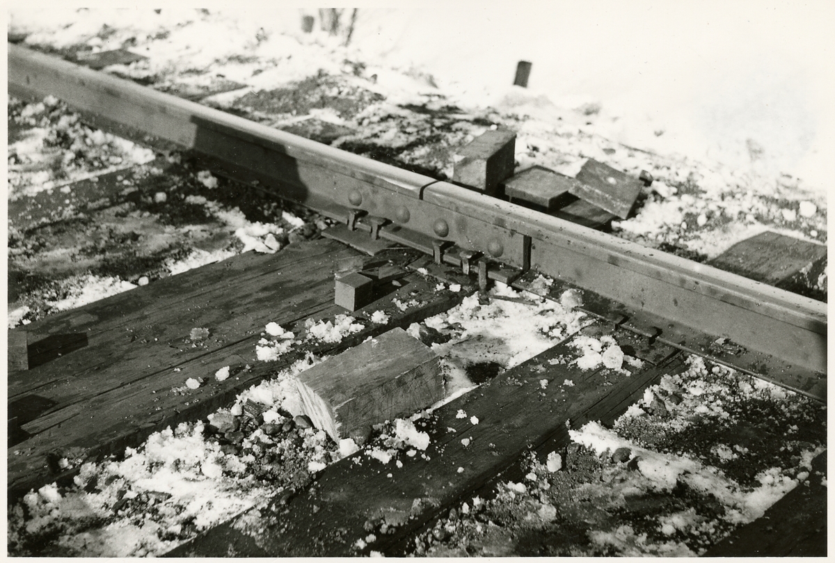 Banarbete efter urspårning av tåg 93, Nordpilen, på sträckan mellan Simeå och Undersvik 1956-03-27.