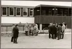 Personal vid Statens Järnvägar, SJ, utanför SJ-skolan i Ängelholm.