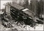 Statens Järnvägar, SJ godsvagn 9778 och SJ godsvagn 8874 liggande  efter olycka mellan Gastsjön och Kälarne i Jämtland på 1920-talet.