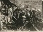 Män vid järnvägen under röjningsarbetet från jordskredet i Getå den 1 oktober 1918.
