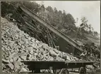 Vy på restaurangvagn vid Getåolyckan den 1 oktober 1918 där bland annat, Statens Järnvägar, SJ F 1200 rasade nedför slänten efter ett banvallsras.