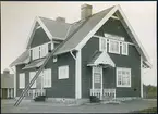 Stationshus vid Lappträsk. Station anlagd 1910. En- och enhalvvånings träbyggnad