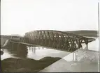 Album med fotografier från Bohusbanan.
Bro över Nordre älv.