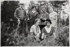 Bärplockarlaget bakre raden från vänster: Erik, Astrid, Oskar, Ingeborg samt sittandes: Siri och Ingrid.