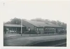 Ljungby hus 1
Nytt stationshus, kombinerat med busstation, 1955 
Stationen anlades 1878. Stationshuset, envånings, putsat, omändrades 1899 .