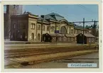 Stationen byggd 1865 av CHJ. Arkitekt: C Adelsköld. Stationen hade banhall 1865 - 1917, Stationshuset ombyggt 1917. Lokstationen byggd 1912 - 14  verkstaden byggd 1908, ombyggd 1955. Nedlagd som driftsverkstad 30 juni 1991. Bussgarage och vattentorn från 1915, ställverksbyggnad från 1950-talet, godsmagasin från 1910-talet.