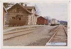 Stationen öppnad 1894 även uthus finns kvar, medan godsmagasinet revs i februari 1991. En och enhalvvånings stationshus i tegel. Till SJ 1940. Stationen såld 2008 på auktion.