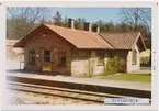 Stationen byggd 1881.Hållplats anlagd 1880. Envånings stationshus i tegel, byggt i vinkel. Stationshuset används för fritidsändamål av SJ-personal 1991. Uthus och lastkaj finns kvar, godsmagasinet är rivet. Sidospår med godstrafik fanns till våren 1988 till Vittskövle Sågverk.  