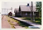 Stationen öppnad 1885 av Skåne - Hallands Järnväg, SHJ. Stationhuset är ett envånings stationshus i tegel med tre gavlar mot banan. Övergick till  till SJ 1896. Elektrifierad 1937. Från 1966 enbart hållplats persontrafiken nedlagd 1972 och godstrafiken nedlagd 1992.