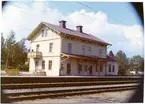 Tvåvånings stationshus i trä, byggår 1890