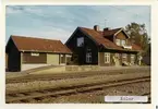 Station anlagd 1908. En- och enhalvvånings station i trä.