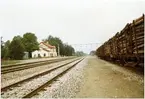 Station anlagd 1901. Tvåvånings putsat stationshus.