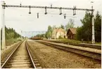 Station anlagd 1902. Putsat stationshus i två våningar. Expeditionslokalerna ombyggdes och moderniserades 1946. Mekanisk växelförrgling .Den ursprungliga stationsbyggnaden var i två våningar i trä. Namnbyte från MARGRETETORP enligt kungligt  brev 1894-05-11.