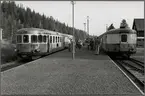 Sälen station. Statens Järnvägar, SJ YBo6 1062 och SJ UDFo20 1825.