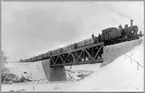 Statens Järnvägar, SJ U ånglok. Gruståg på bron äver Selångersån.