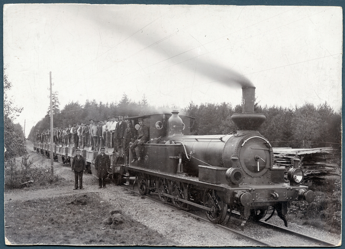 UVHJ lok 8 "Bohus", med banarbetare.