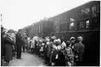 Finska barntransporter, augusti 1944. Vid Umeå station.