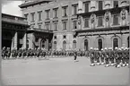 Statens Järnvägar SJ driftvärn, Karlshamns division, vaktavlösning på Stockholm slotts yttre borggård.