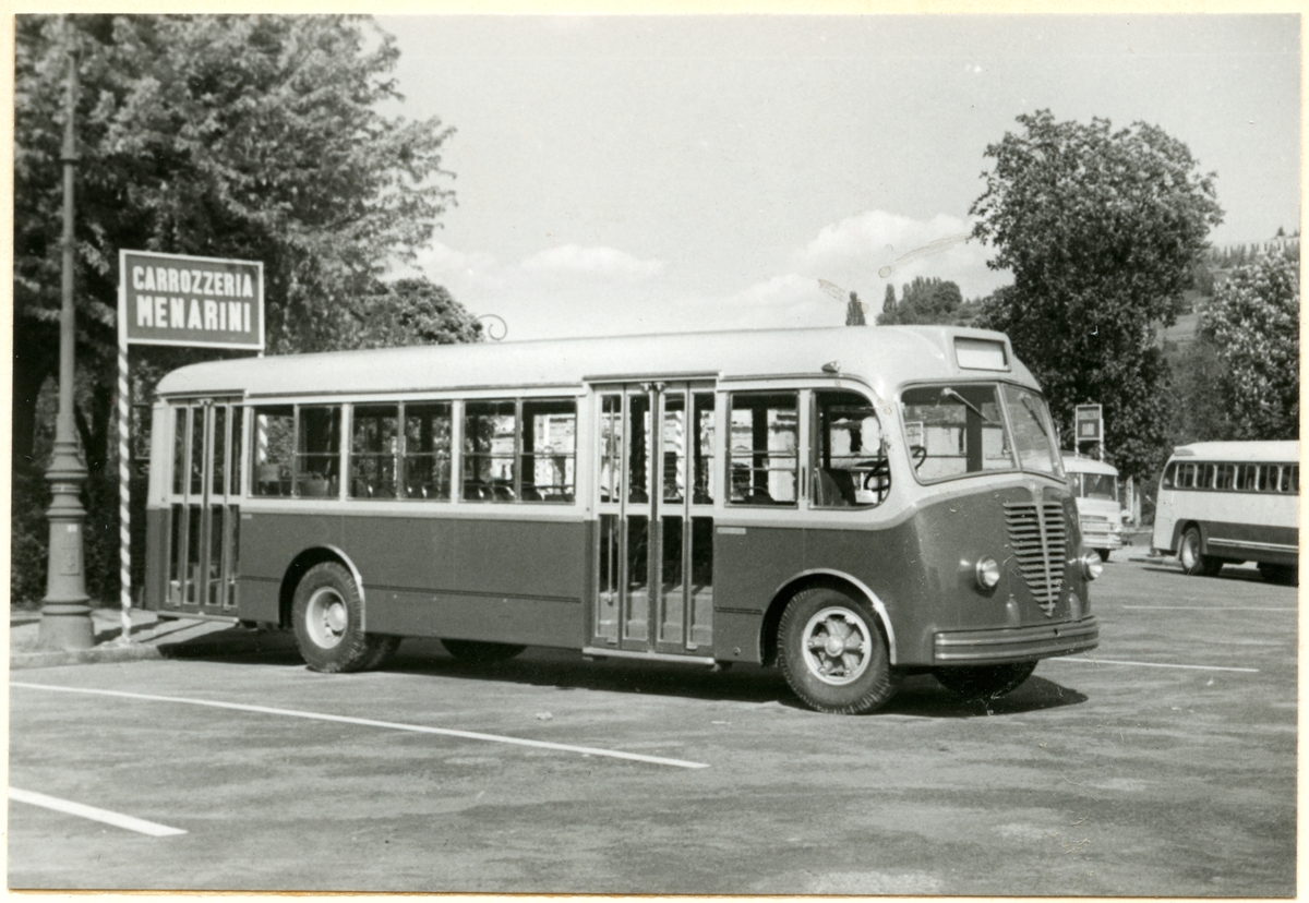 Buss tillverkad av Carrozzeria Menarini Bologna snc i Italien.