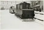 Untraverkets ackumulatormotorvagn på Orrskog station.