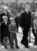 Generaldirektör Erik Upmark och Kronprins Carl-Gustaf på Järnvägsmuseets utställning på Skansen 1956.