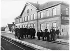 Theodor Rytoft, stationsinspektor med personalen vid Klippan station.