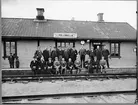 Elektrotekniska utskottet i Verein Deutscher Eisenbahnverwaltungen resa i Norrbotten år 1923, här porträtterade vid Polcirkeln.