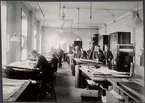 Gruppfoto från maskinbyråns ritkontor omkring 1900.