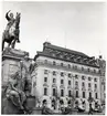 Trafikaktiebolaget GrängesbergOxelösunds Järnvägar, TGOJ kontor i Stockholm samt staty av Gustaf II Adolf.