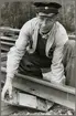 E Olsson i arbete med spåret vid Harsjön 1960.