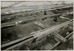 Närbild på växel utanför fabrik där det tillverkas järnvägsräls 1958.