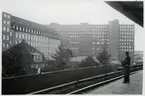 Station Wernerwerk på pendeltågssträckan Siemensbahn vid Siemens transformatorverkstad i Siemensstadt, Berlin. Siemens AG byggde banan under åren 1927-1929.