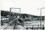 Svängbara järnvägsbron vid Stäket efter elektrifiering, på sträckan mellan Stäket och Kungsängen.