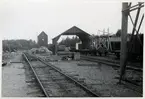 Harmångers stationsmiljö. Till höger skymtar Norra Hälsinglands Järnvägs, NHJ, lokstall.