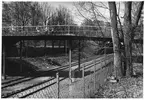 Gångbro över järnvägen strax före tunneln vid Skanstull,  på sträckan mellan Stockholm Södra och Norra Hammarbyhamnen.