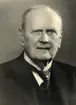 Ernst Axel Gezelius
Chef för kontrollkontoret 1917-1923.

KHJ 1873-1877.
Eo kontorsskrivare 1884.
Kontorsskrivare 1885.
Bokhållare 1886.
Kontrollör 1890.
Förste kontrollör 1898.
Överkontrollör 1917.