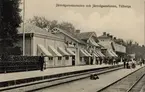 Tillberga station 1907-1926. Järnvägsrestauranten och järnvägsstationen.