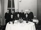 Tjänstgöringsnämnden samlad till avskedsfest 18/12 1941 för avgående medlemmarna sittande fr.ån vänster: Förbundsordf A. Löfgren, fti O. Söderberg, lokf Hj Molin. Stående från vänster: fmiö W. Påhlsson fti E. G. Mihnoss, ordf brc K. Bergström, stfm C. A. Bergström, fbiö A. Poring (suppl) och sekr R. Hallgren.