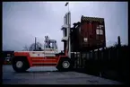 Lastning/lossning av container med truck från Svetruck.