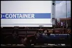 Container lastad på en containervagn.