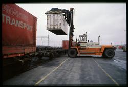 Lastning med Svetruck 50120 containertruck.
