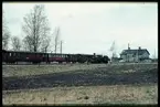 Ånglok och personvagnar vid Jädraås station.