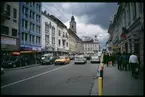 Stadsgata i centrala Cluj Napoca, Rumänien.