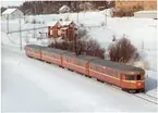 Trafikaktiebolaget Grängesberg - Oxelösunds Järnvägar, TGOJ Yoa104 rälsbusståg på linjen mellan Mellösa och Flens Övre under vintertid.