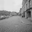 Utblick mot Stora torget i Linköping. Vy från Borgmästaregatan. Tiden är omkring 1965.