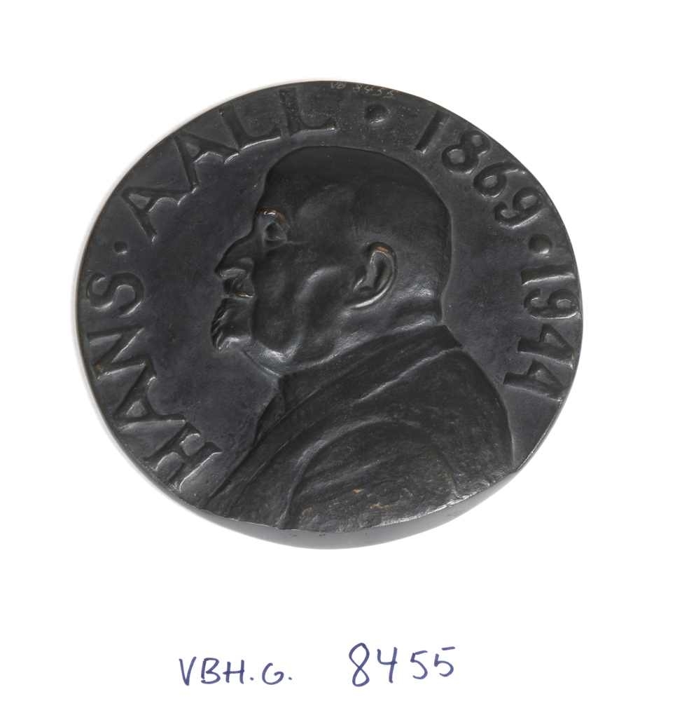 1944. Mann m/ønskekvist/søkesule, og FRA NORSKE