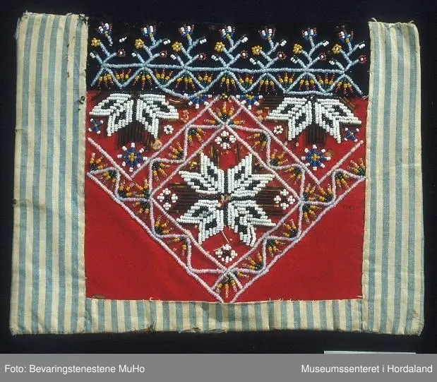 perlebroderi, 8-bladroser, "blomar", %