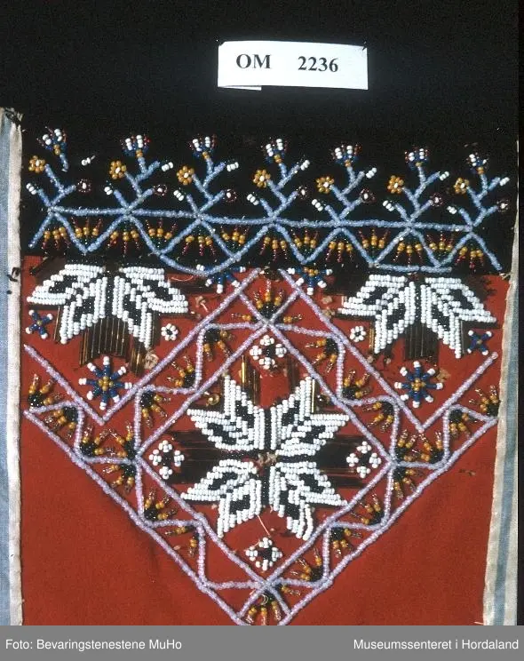 perlebroderi, 8-bladroser, "blomar", %