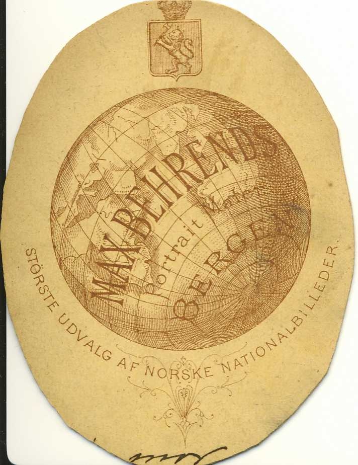Portrett av Bergitte Esbensen i mørk kjole med medaljong. Ca 1880-årene